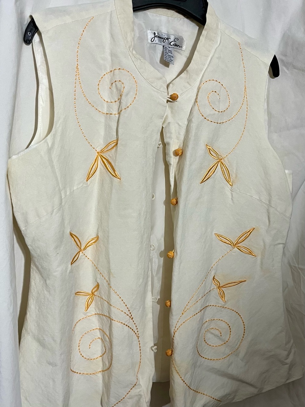 Vintage Jennifer Eden Embroidered Cream Sleeveless Button Front Top
